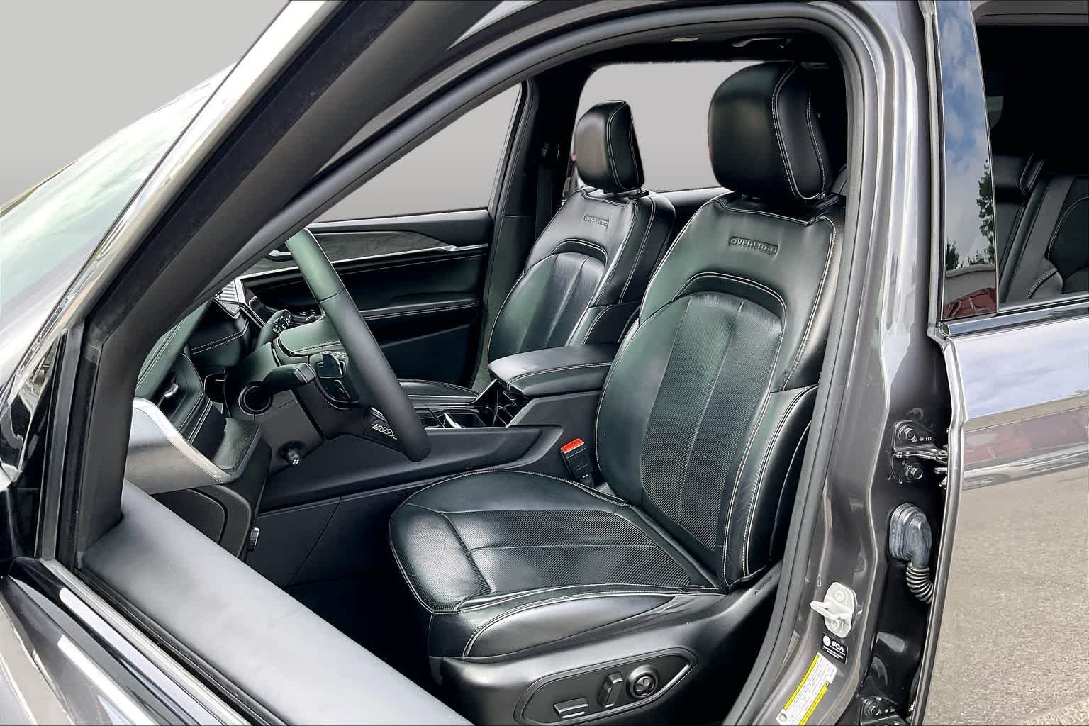 Used 2023 Baltic Gray Metallic Clearcoat Jeep Overland image 8