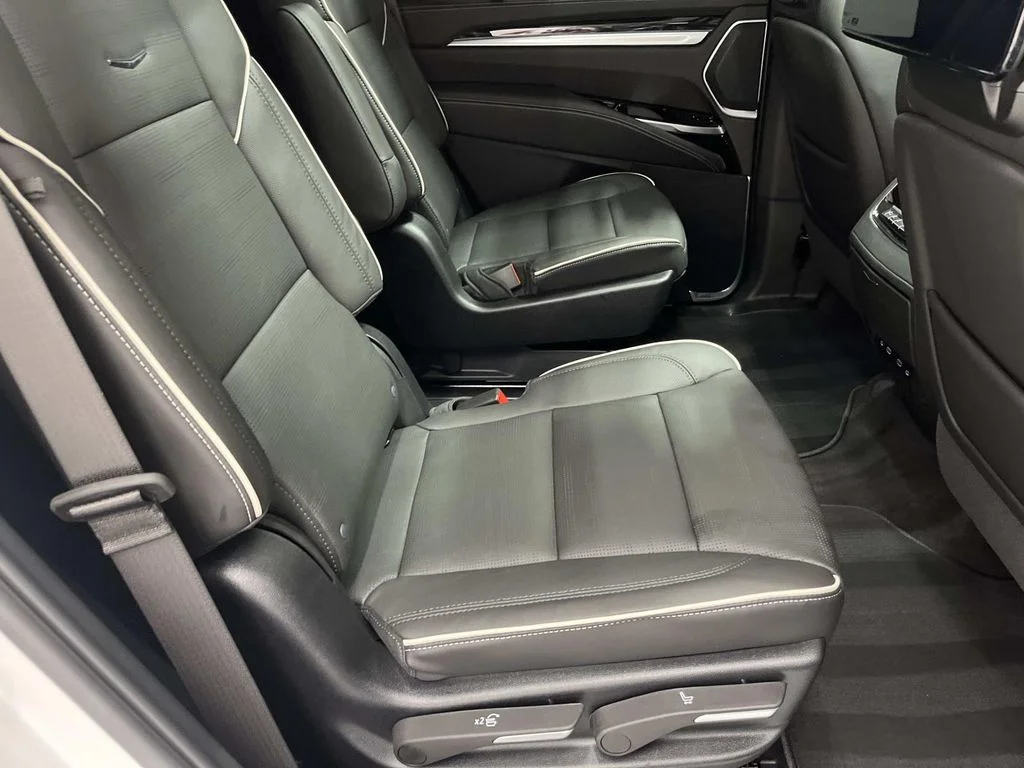 Used 2025 Crystal White Tricoat Cadillac Sport image 28