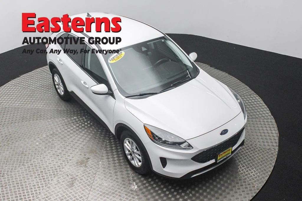 Used 2021 White Ford SE image 3