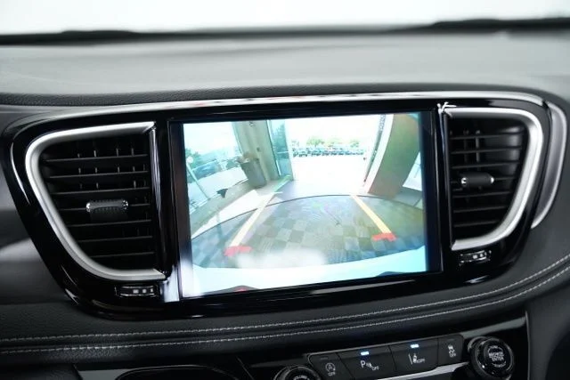 2025 Chrysler Pacifica Select - Photo 9