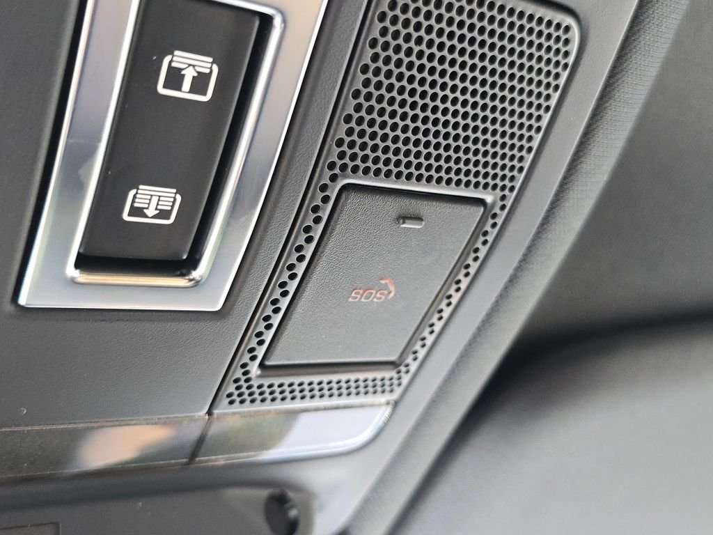 New 2026 Fuji White Land Rover X-Dynamic SE image 35