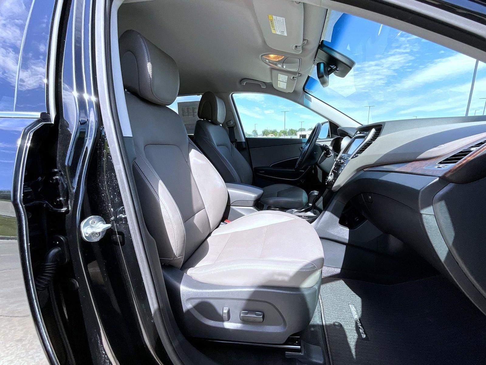 Certified Used 2019 Black Hyundai SE image 16