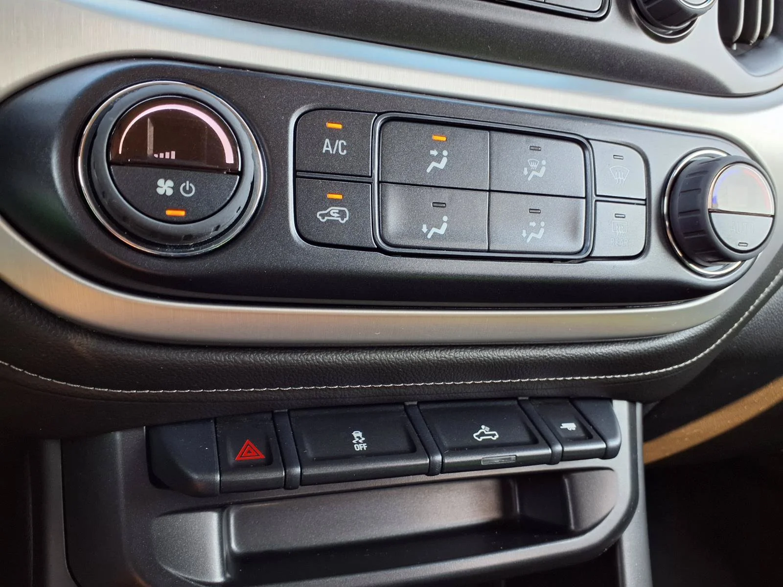 Used 2022 Onyx Black GMC 4WD Elevation image 8