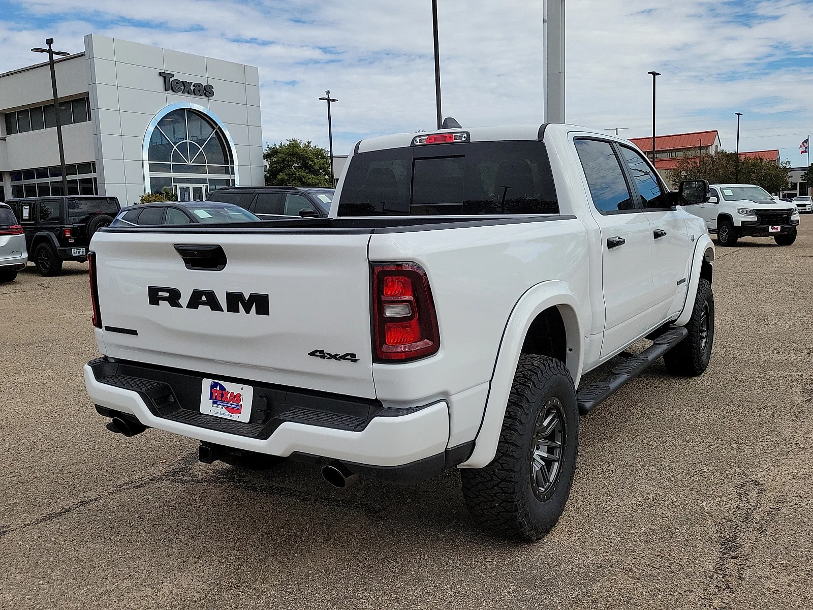 New 2026 PW7 Bright Whit Ram BIG HORN CREW CAB 4X4 5