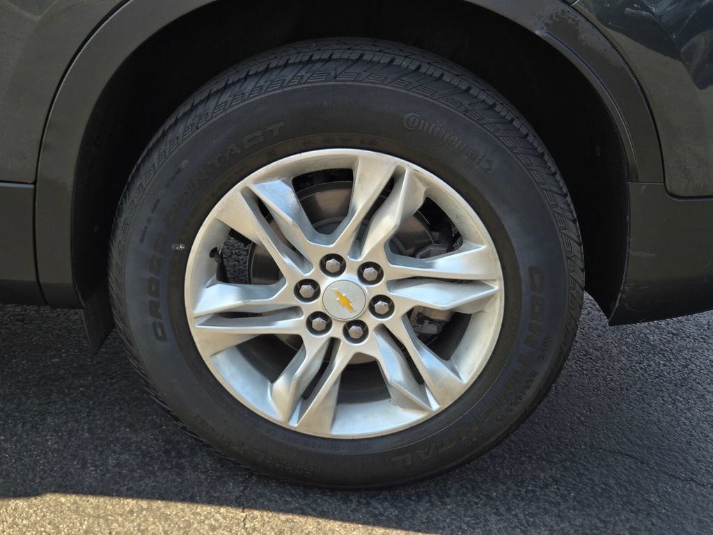 Used 2020 GRAPHITE METALLIC Chevrolet LT image 9