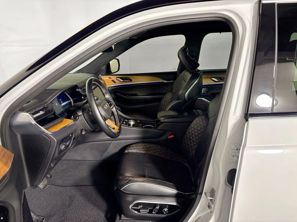 Used 2022 White Jeep Summit Reserve 4xe image 11