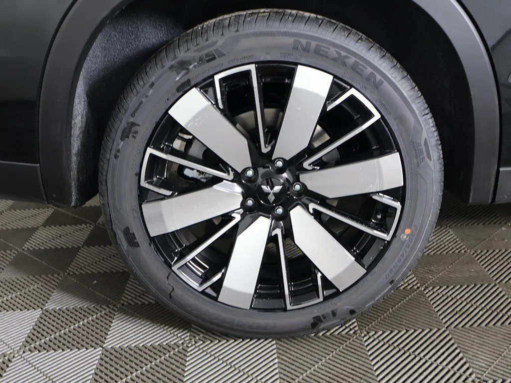 New 2026 Black Mitsubishi SE image 21