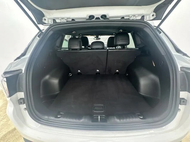 Used 2024 White Jeep Latitude image 20