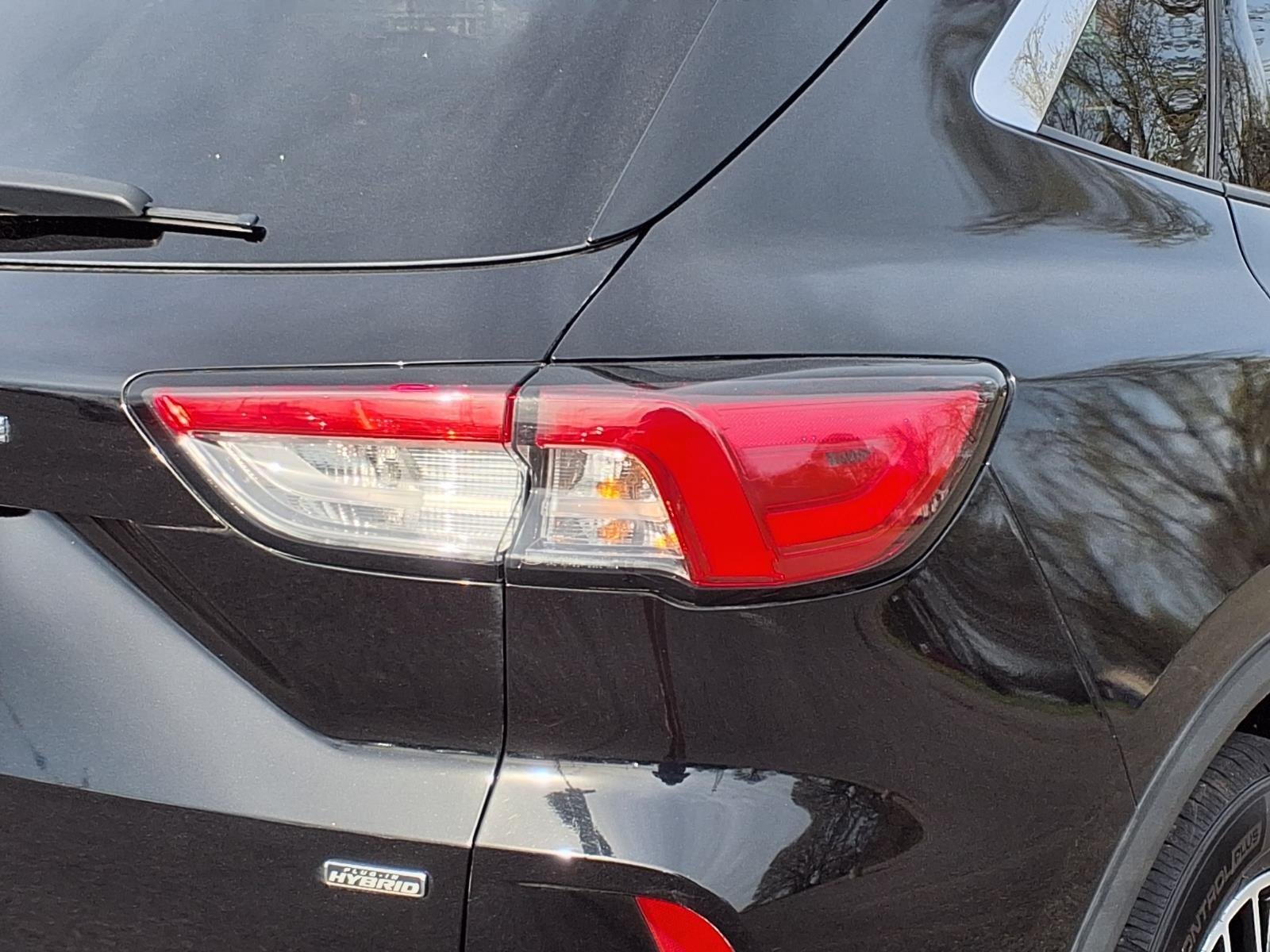 Used 2022 Agate Black Metallic Ford SEL Plug-In Hybrid image 17