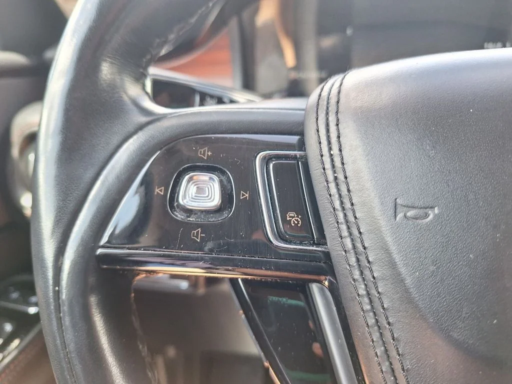 Used 2022 Black Lincoln Reserve image 11