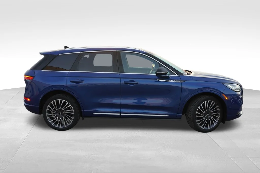 Used 2021 Artisan Blue Lincoln Reserve image 2