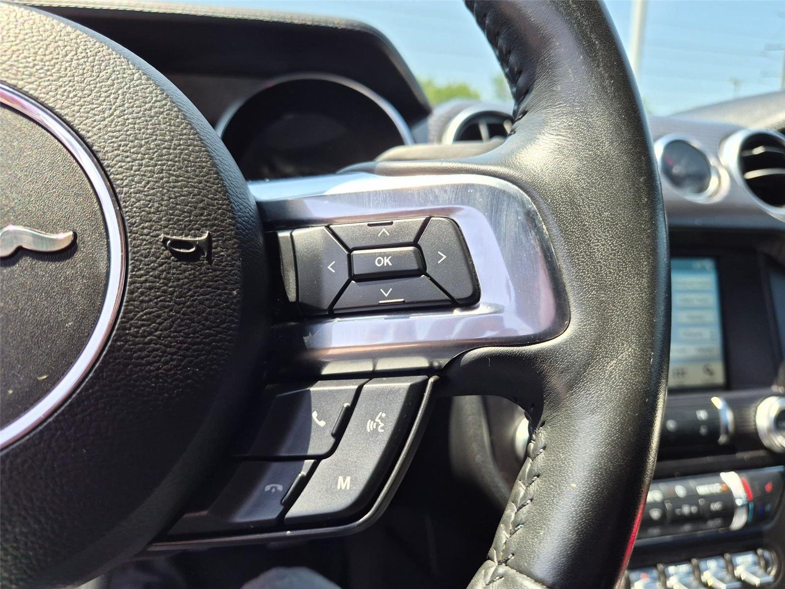Used 2018  Ford GT Premium image 18