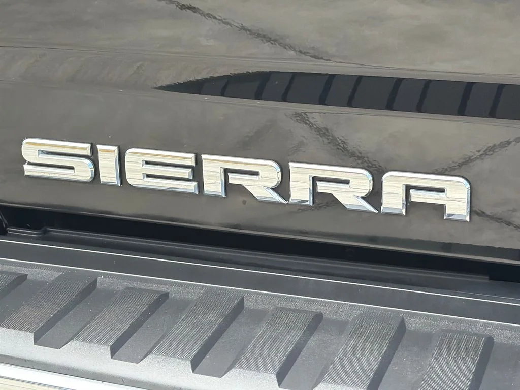 Used 2016 Black GMC SLE image 10