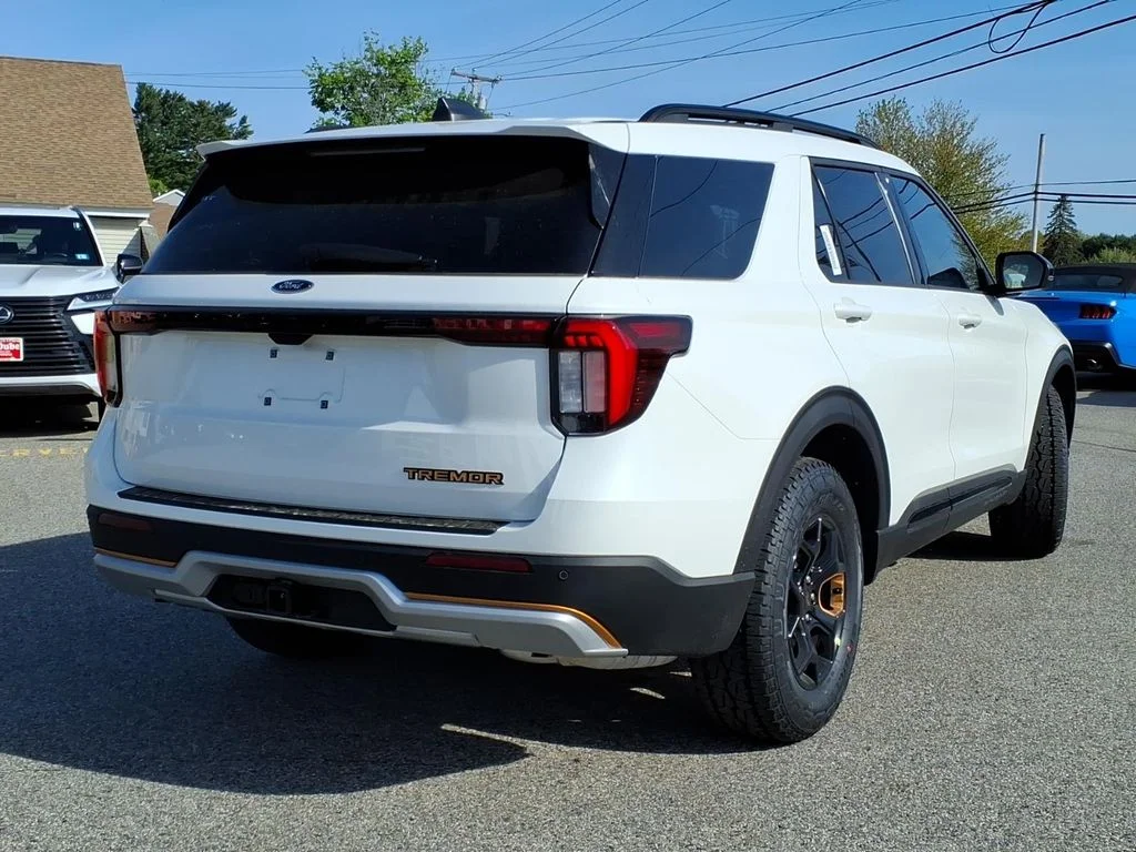 New 2026 Star White Metallic Tri-Coat Ford Tremor image 4