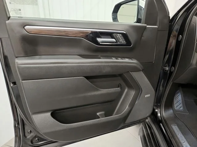 Used 2025 Black Chevrolet Premier image 21