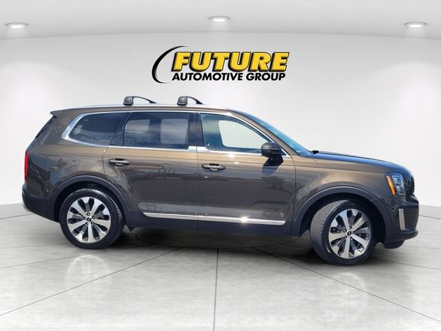 Used 2022 Green Kia EX image 3
