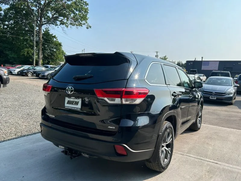 Used 2018 Black Toyota LE Sport Utility 4D image 10