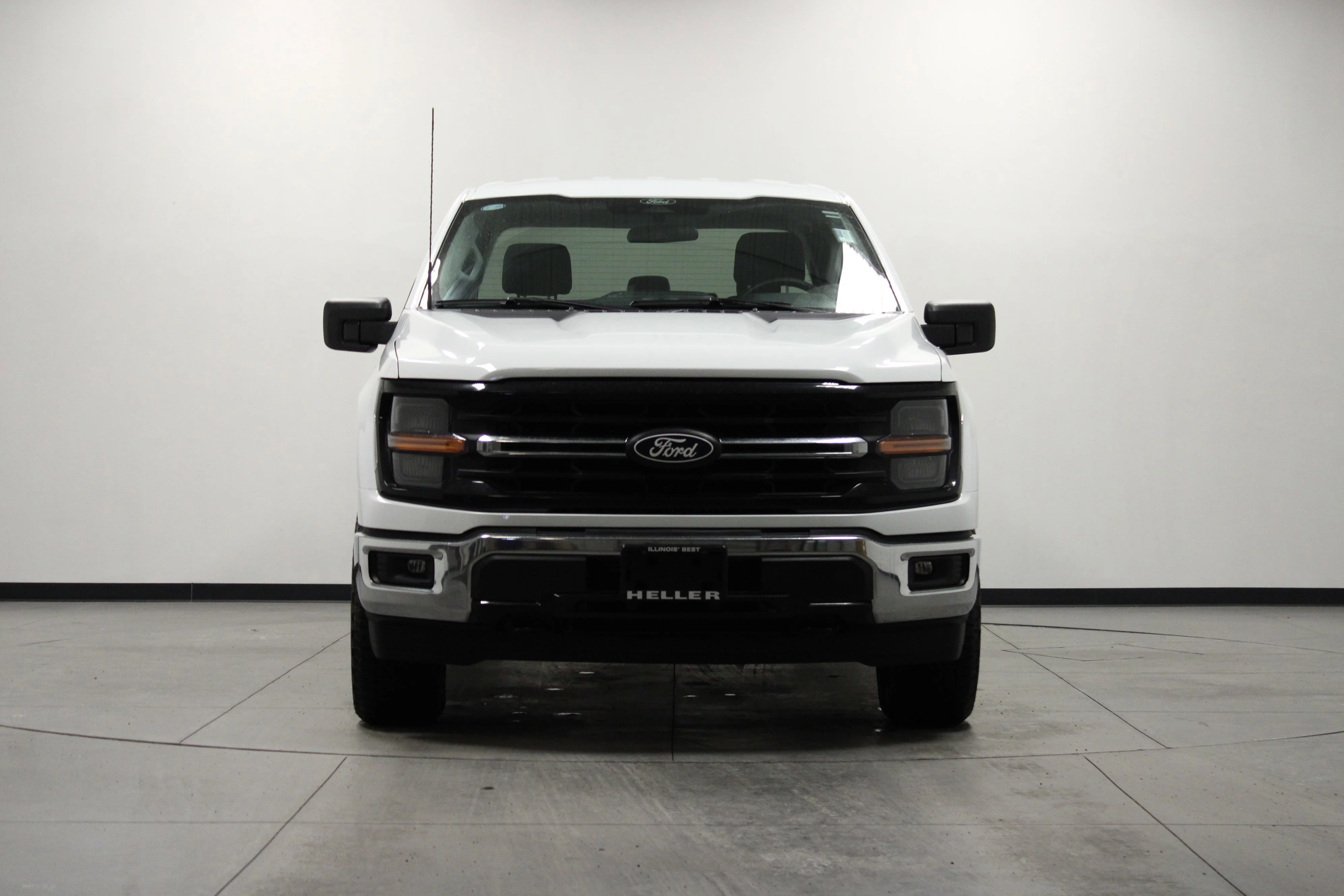 Used 2025 Oxford White Ford XLT image 9