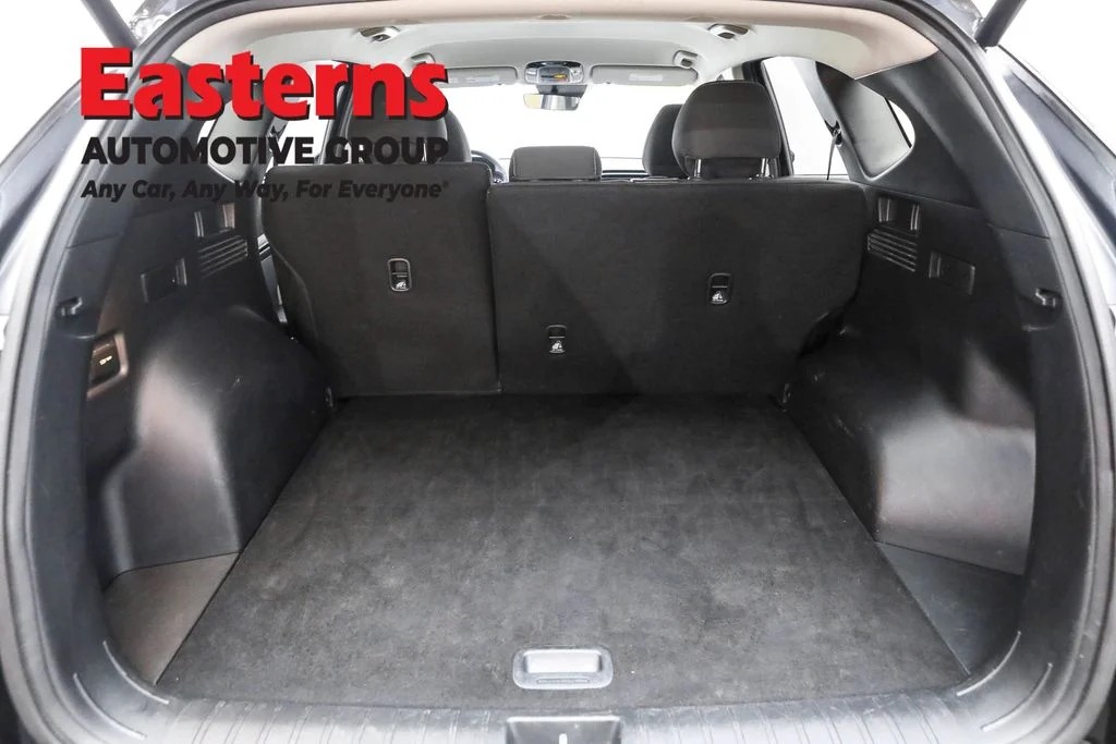 Used 2024 Black Hyundai SEL image 9