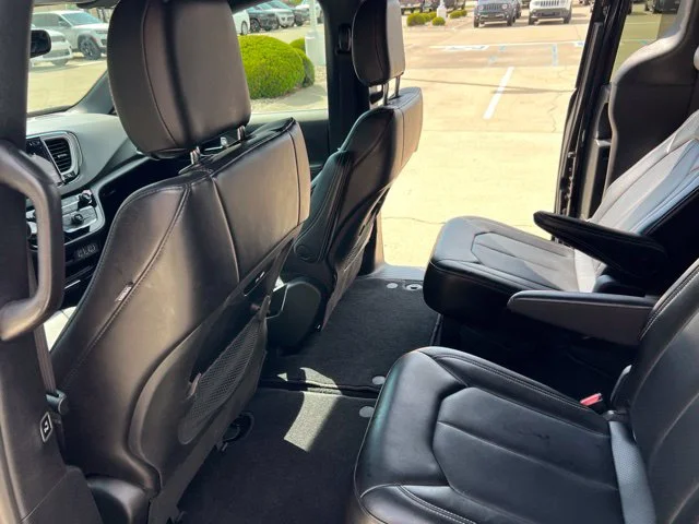 Certified Used 2025 Black Chrysler Select image 31
