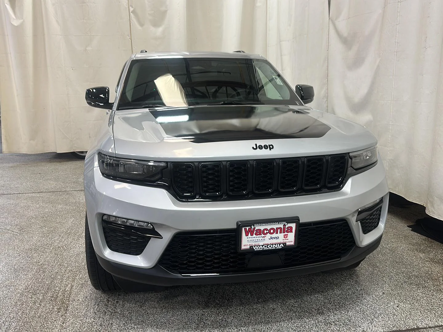 Used 2024 Silver Zynith Jeep Limited image 8