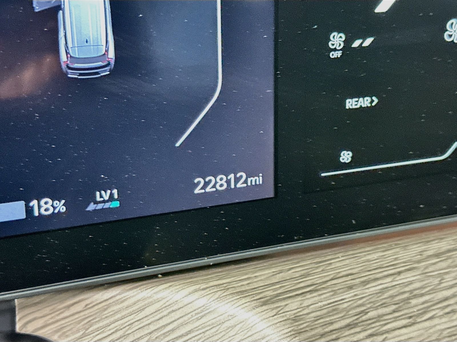 Used 2024 Snow White Pearl Kia Land image 11
