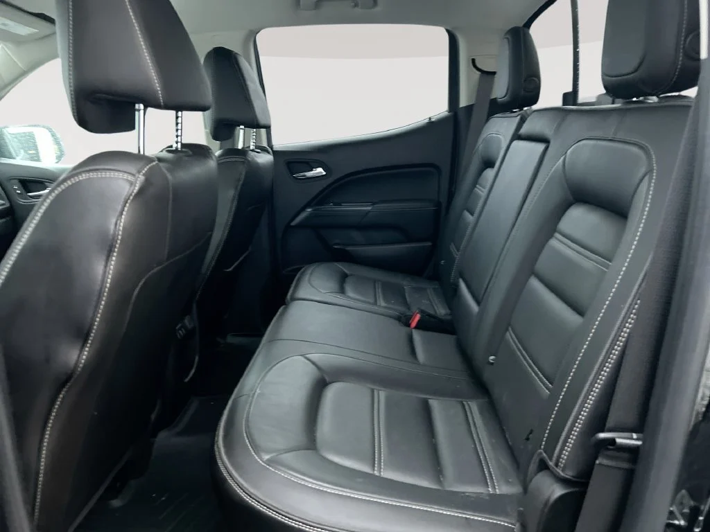 Used 2018 ONYX BLACK GMC 4WD Denali image 25