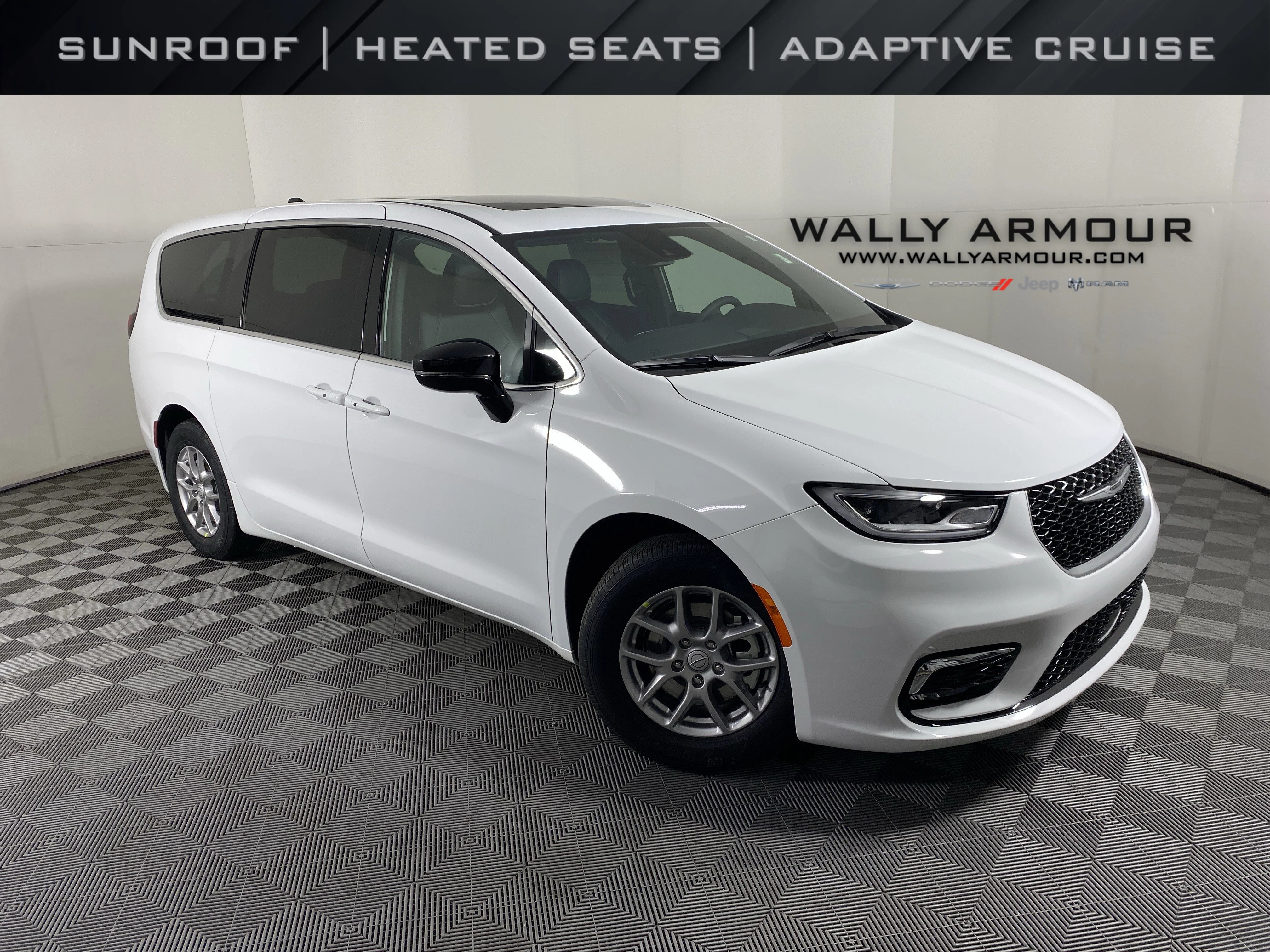 2026 Chrysler Pacifica Select's photo