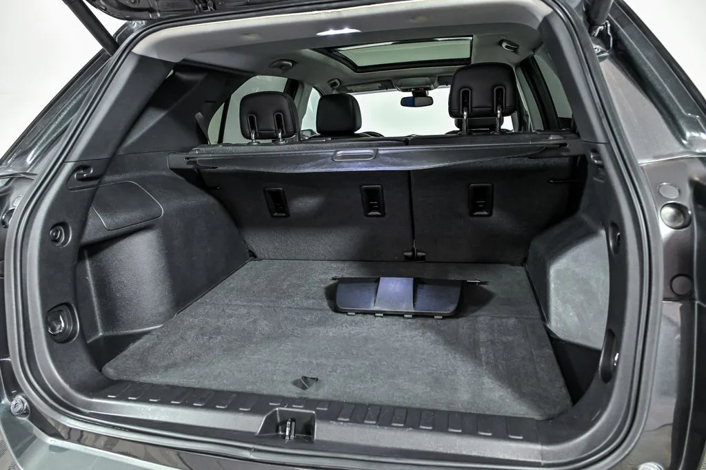 Used 2018 Gray Chevrolet Premier image 9