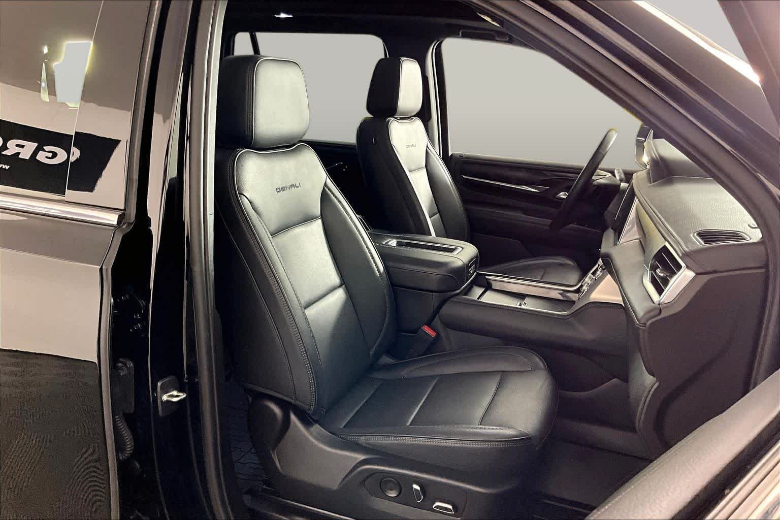 Used 2023 Onyx Black GMC Denali image 9