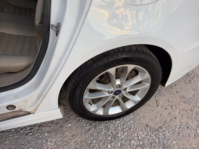 Used 2019 Oxford White Ford SE image 24