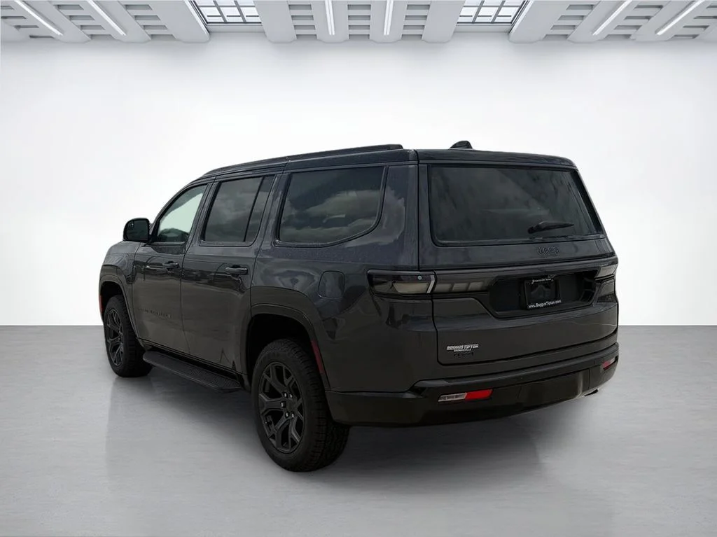 New 2026 Baltic Gray Metallic Clearcoat Jeep Upland image 5
