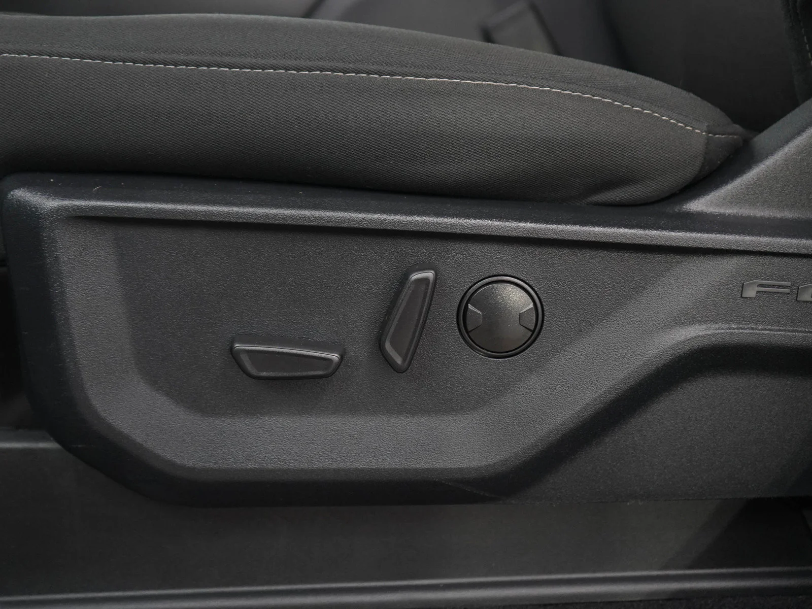 Used 2024 Avalanche Ford XLT image 25