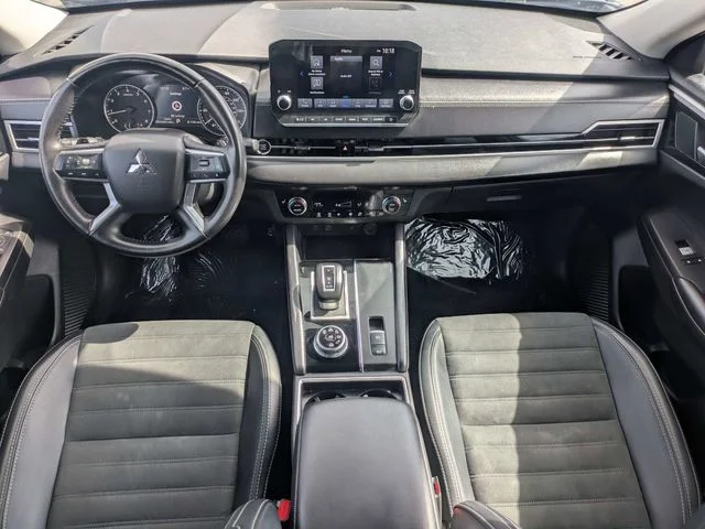 Used 2024  Mitsubishi SE Black Edition image 16