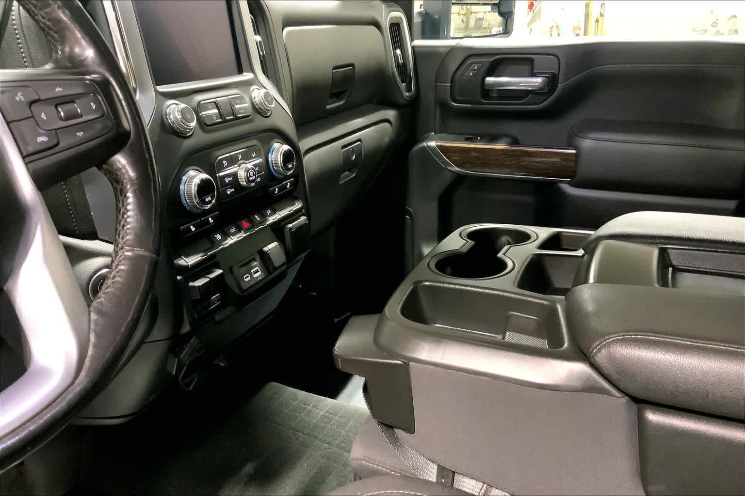 Used 2022 Summit White GMC SLE image 17