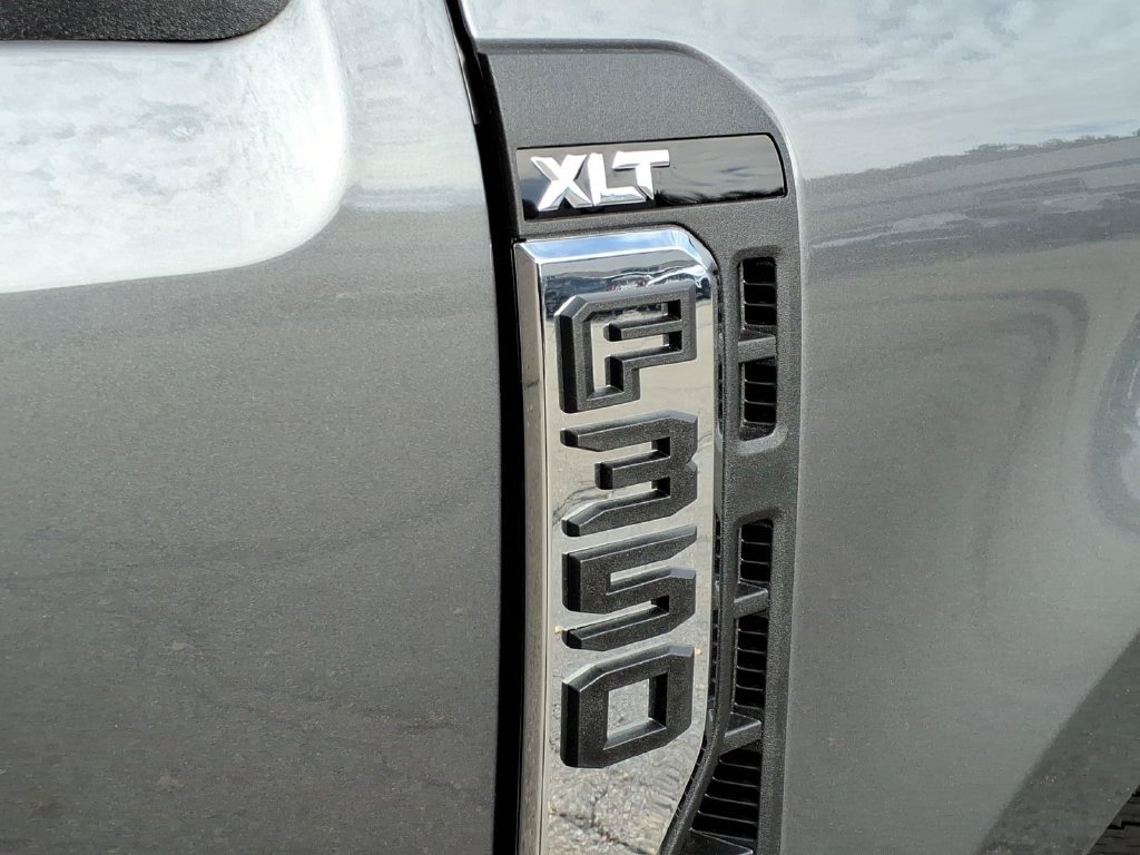 New 2027 Carbonized Gray Metallic Ford F-350® XLT image 11