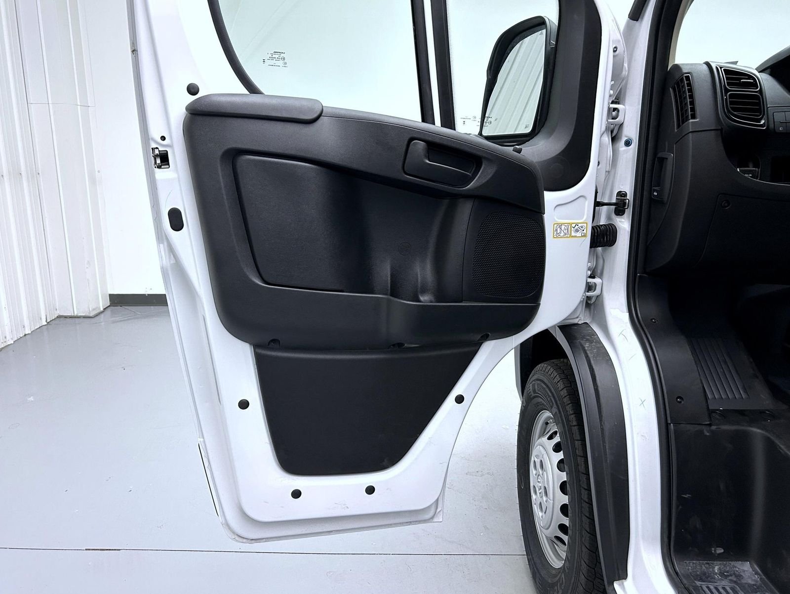 New 2026 Bright White Clear-Coat Exterior Paint RAM High Roof image 9