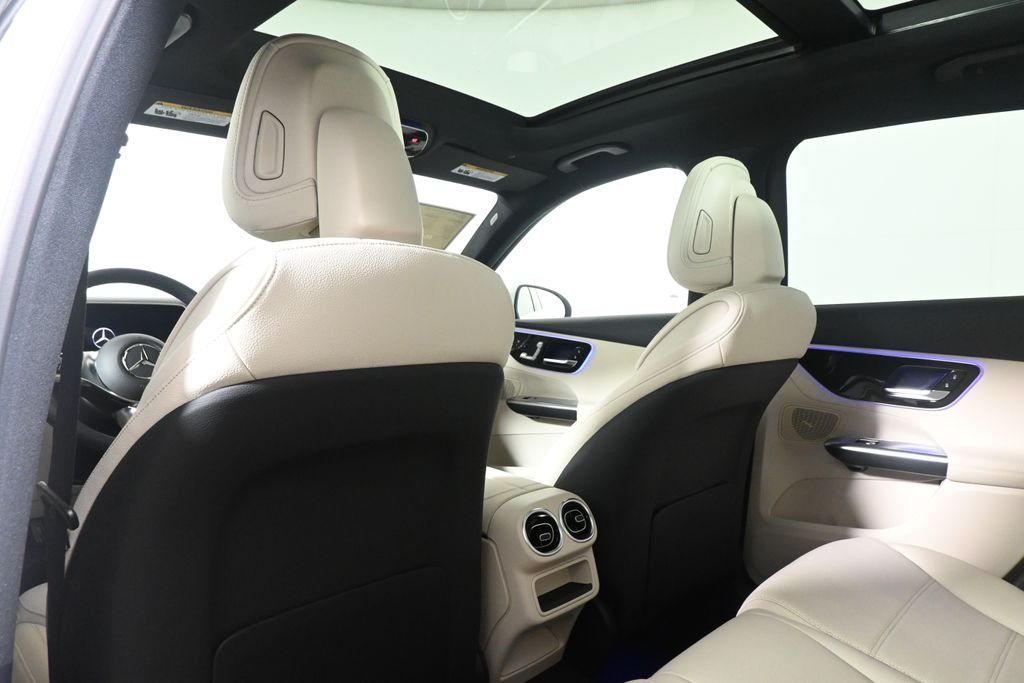 Used 2026 Polar White Mercedes-Benz GLC 300 image 29