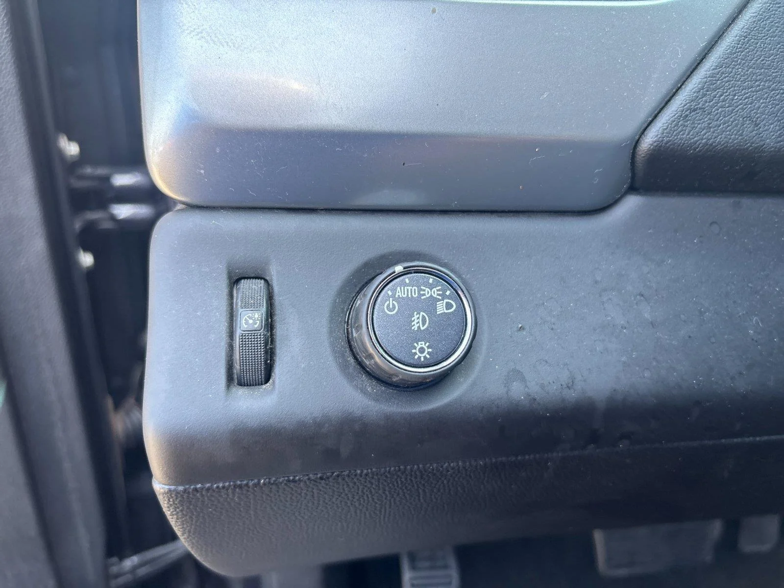 Used 2017 Tungsten Metallic Chevrolet Premier image 17