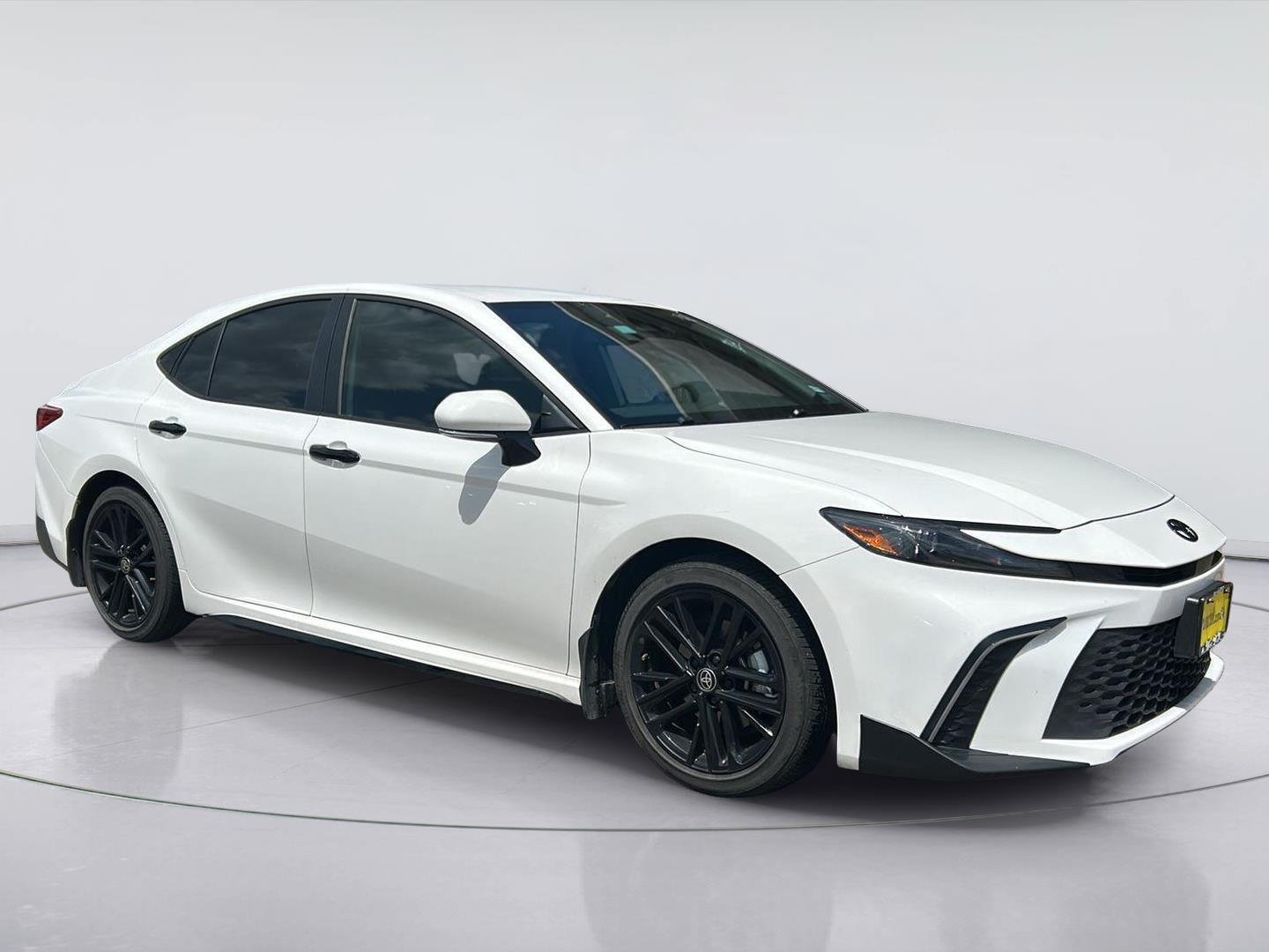 Used 2025 Ice Cap Toyota SE image 3