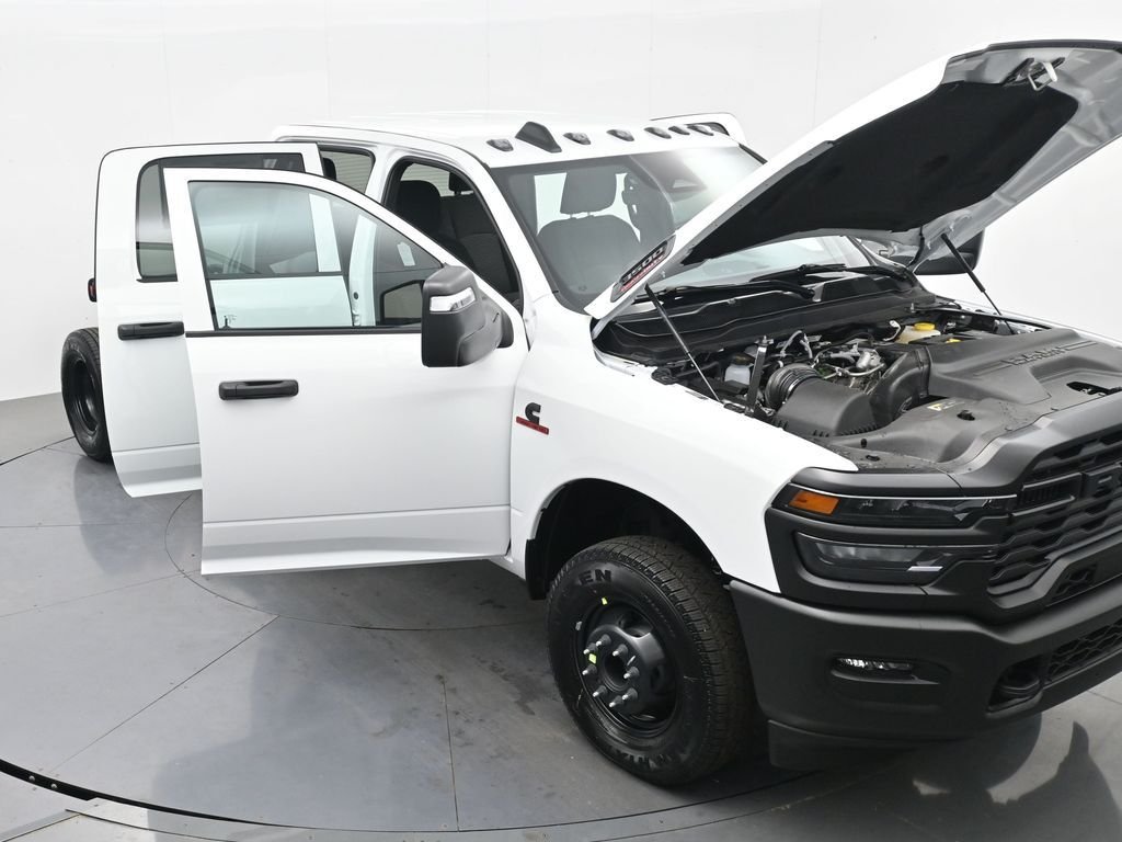 New 2026 Bright White Clearcoat RAM Tradesman image 41