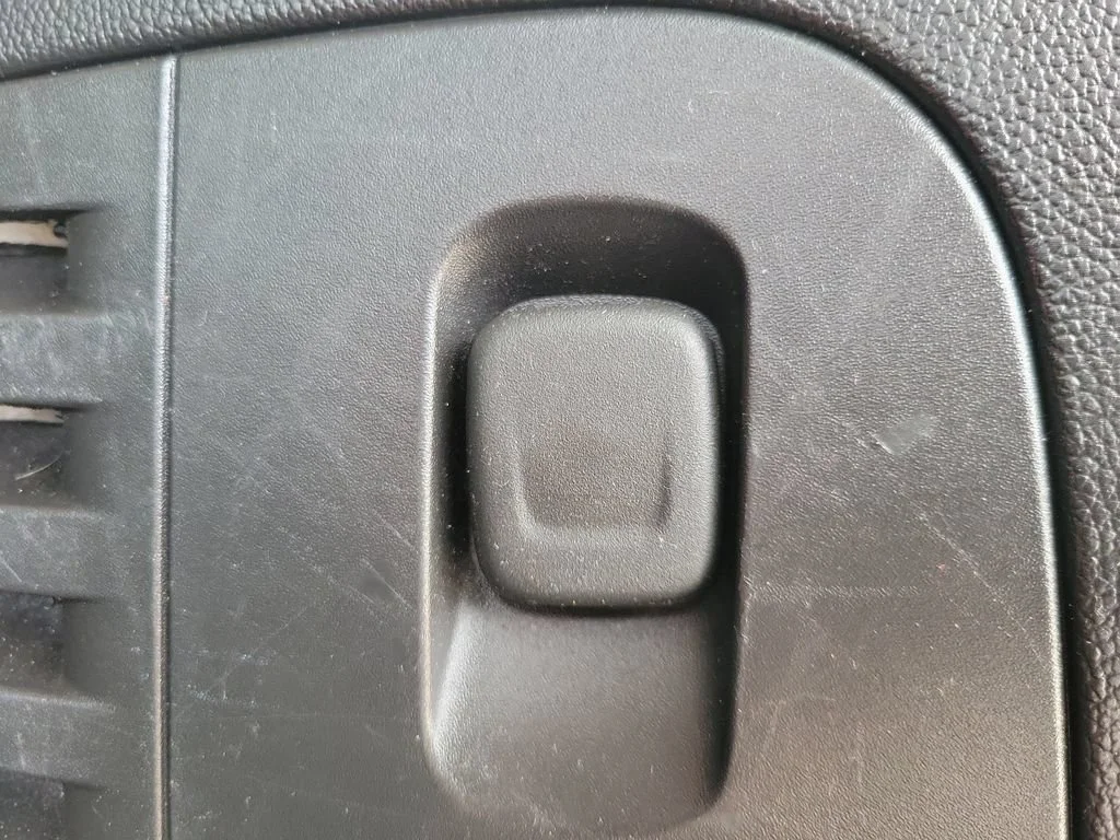 Used 2018 SILVER ICE METALLIC Chevrolet Premier image 9
