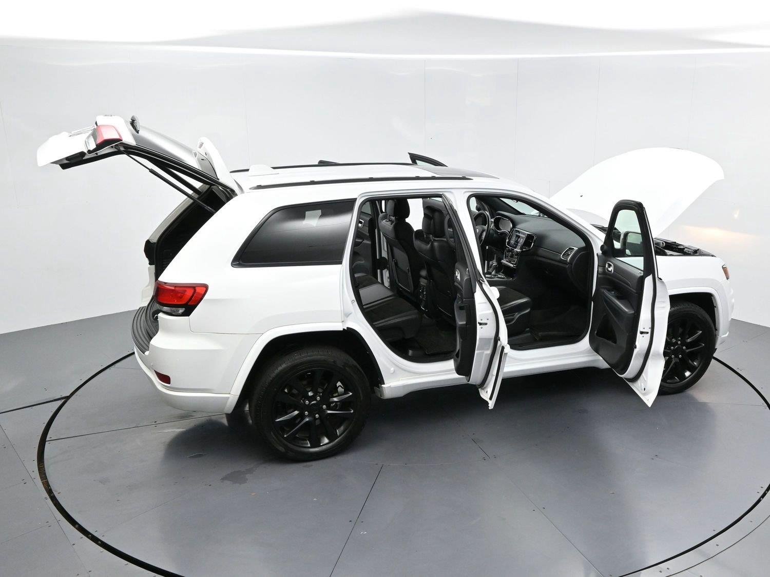Used 2021 Bright White Clearcoat Jeep Laredo X image 43