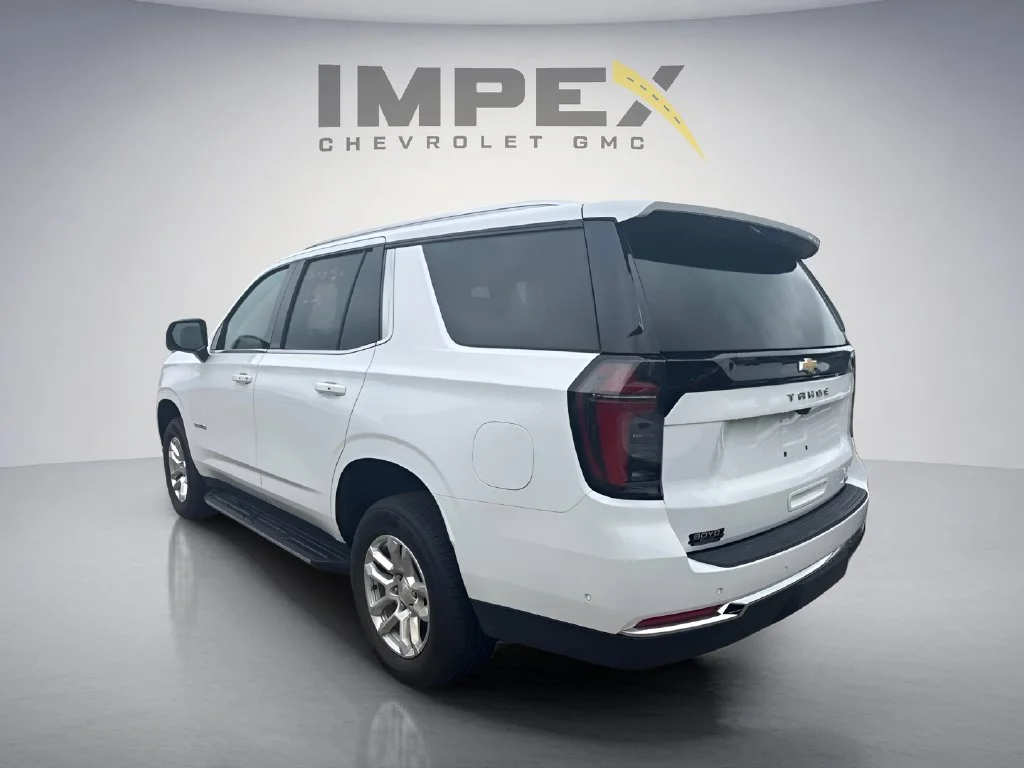 Used 2025 Summit White Chevrolet LT image 3