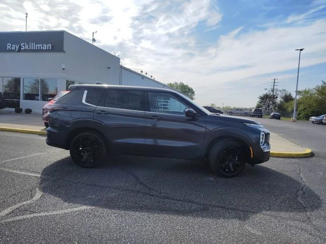 New 2026 Gray Mitsubishi SE image 7