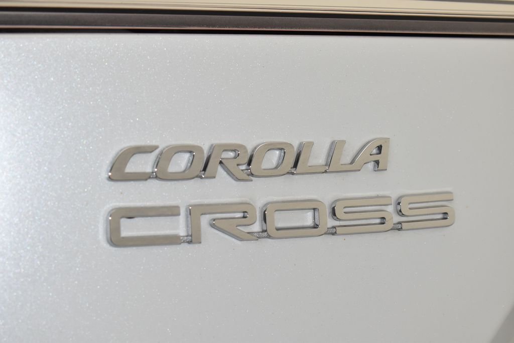 Used 2023 Beige Toyota LE image 9