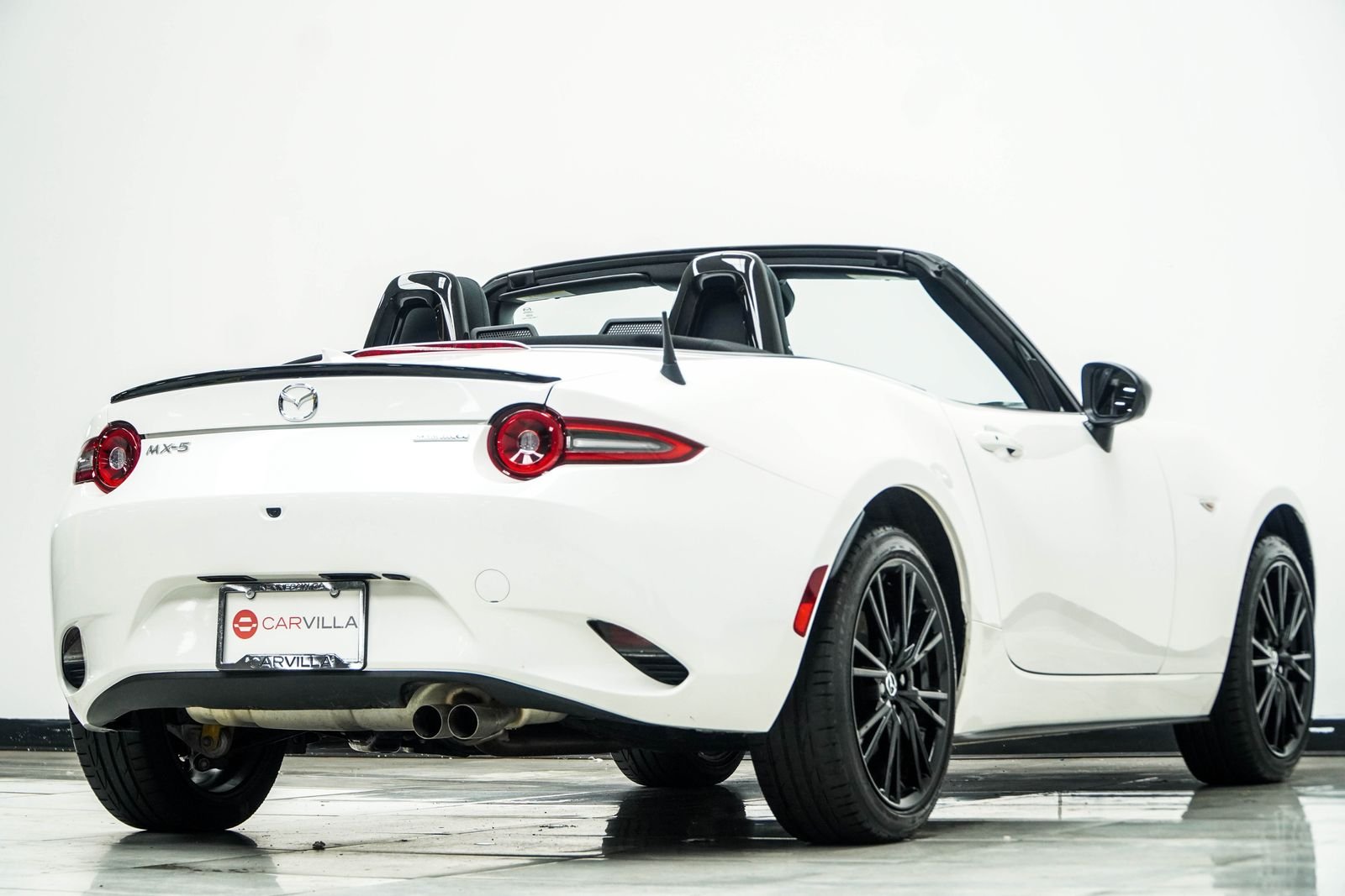 Used 2025 White Mazda Club image 17