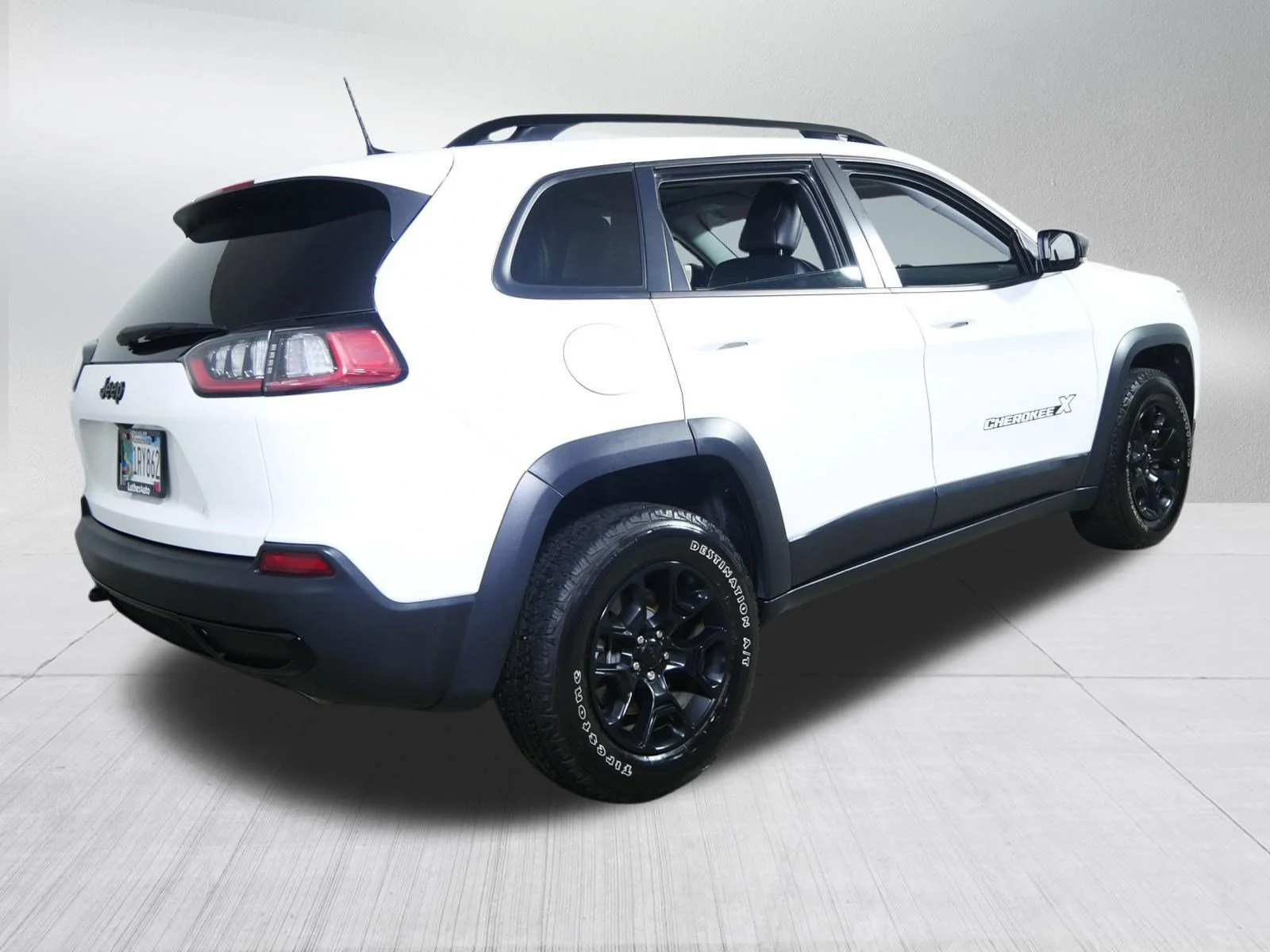 Used 2022 Bright White Clearcoat Jeep X image 7