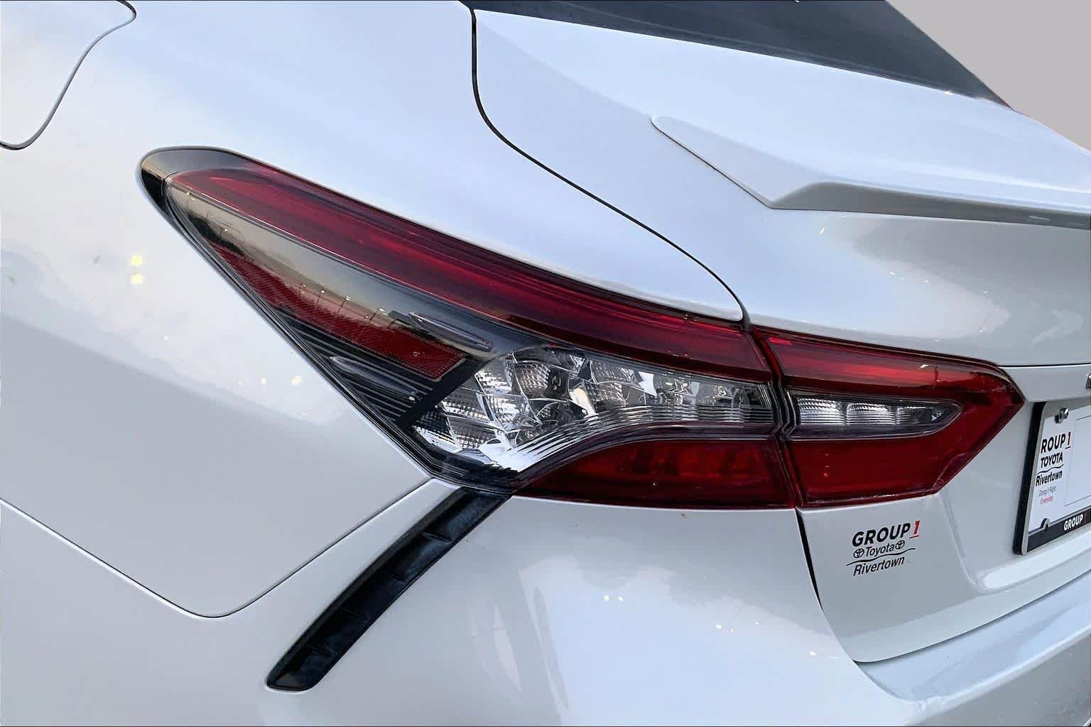 Used 2022 Wind Chill Pearl Toyota XSE image 25