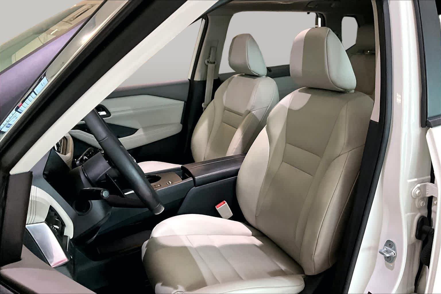 Used 2023 Pearl White Tricoat Nissan SV image 8